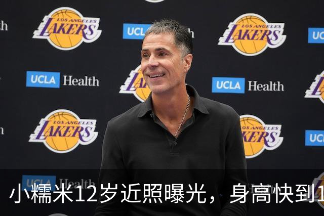 小糯米12岁近照曝光，身高快到1米7，父母陪伴差距看得人心酸